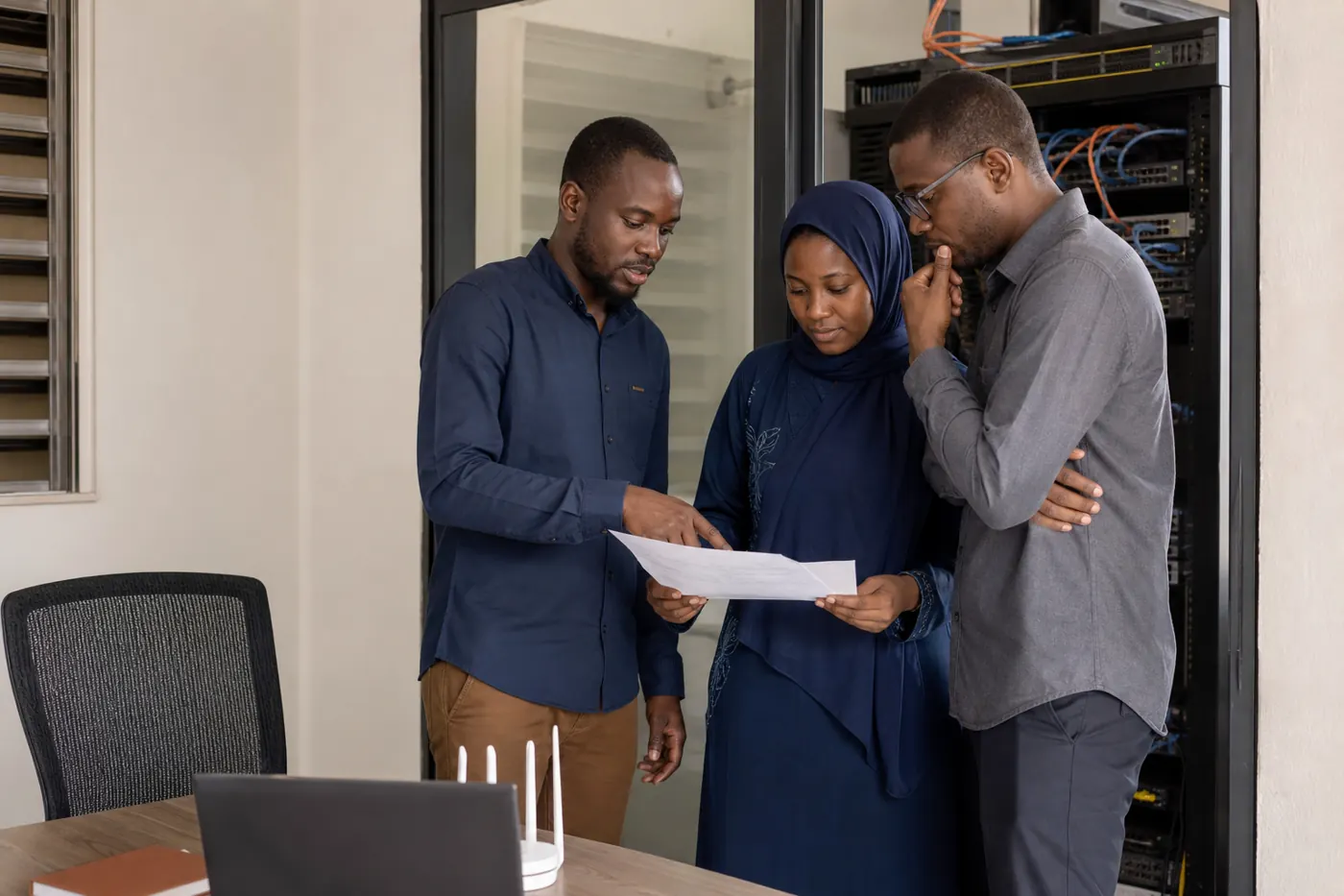 Consultation avec une cliente pour définir une solution technologique adaptée